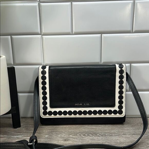 Michael Kors black crossbody - Picture 1 of 8